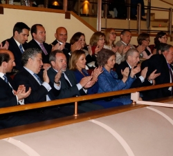 Doña Sofía en la primera fila de asientos del Teatro Palenque de Talavera de la Reina durante el concierto ofrecido tras la entrega de los premios